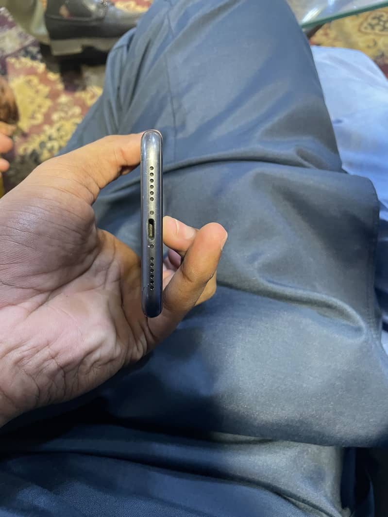 Apple iPhone 11 5