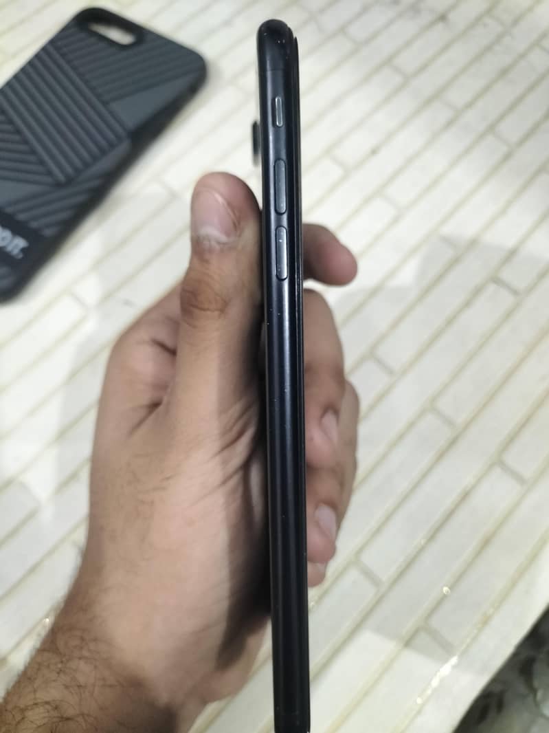 Apple iPhone 7 Plus 3