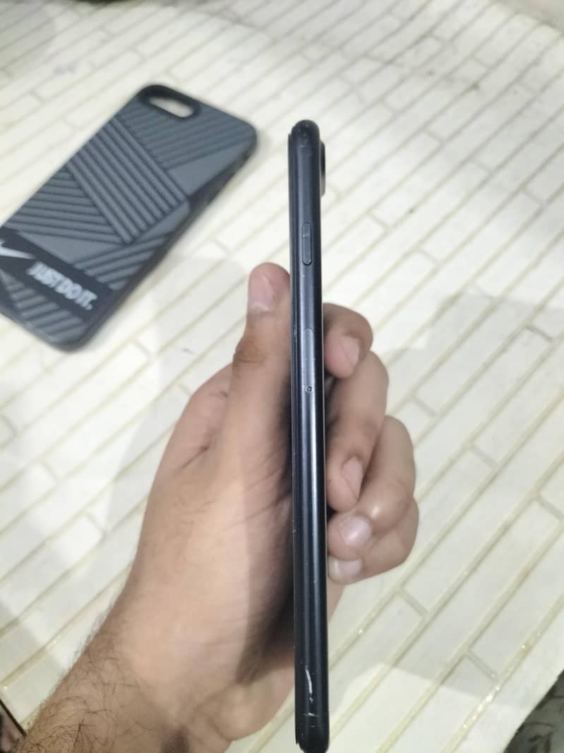 Apple iPhone 7 Plus 4