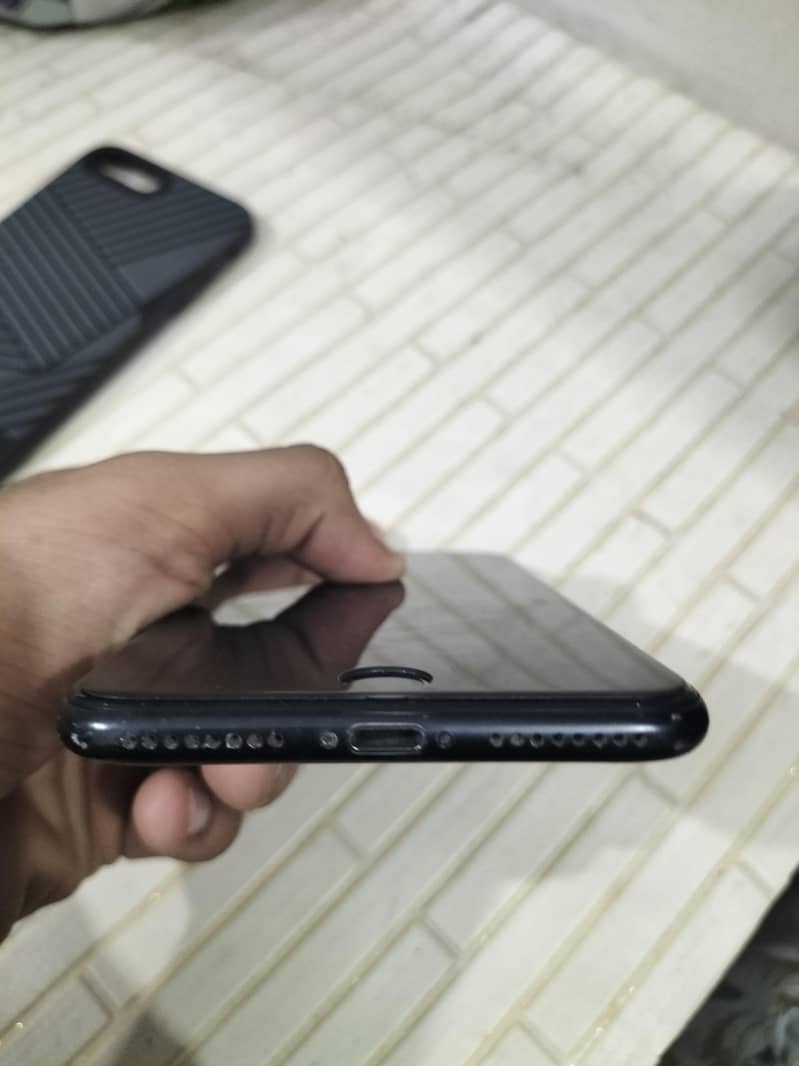 Apple iPhone 7 Plus 6