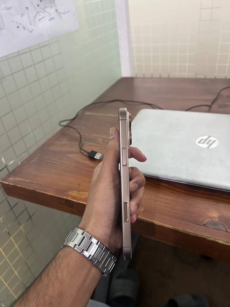 Iphone 16 pro max 3