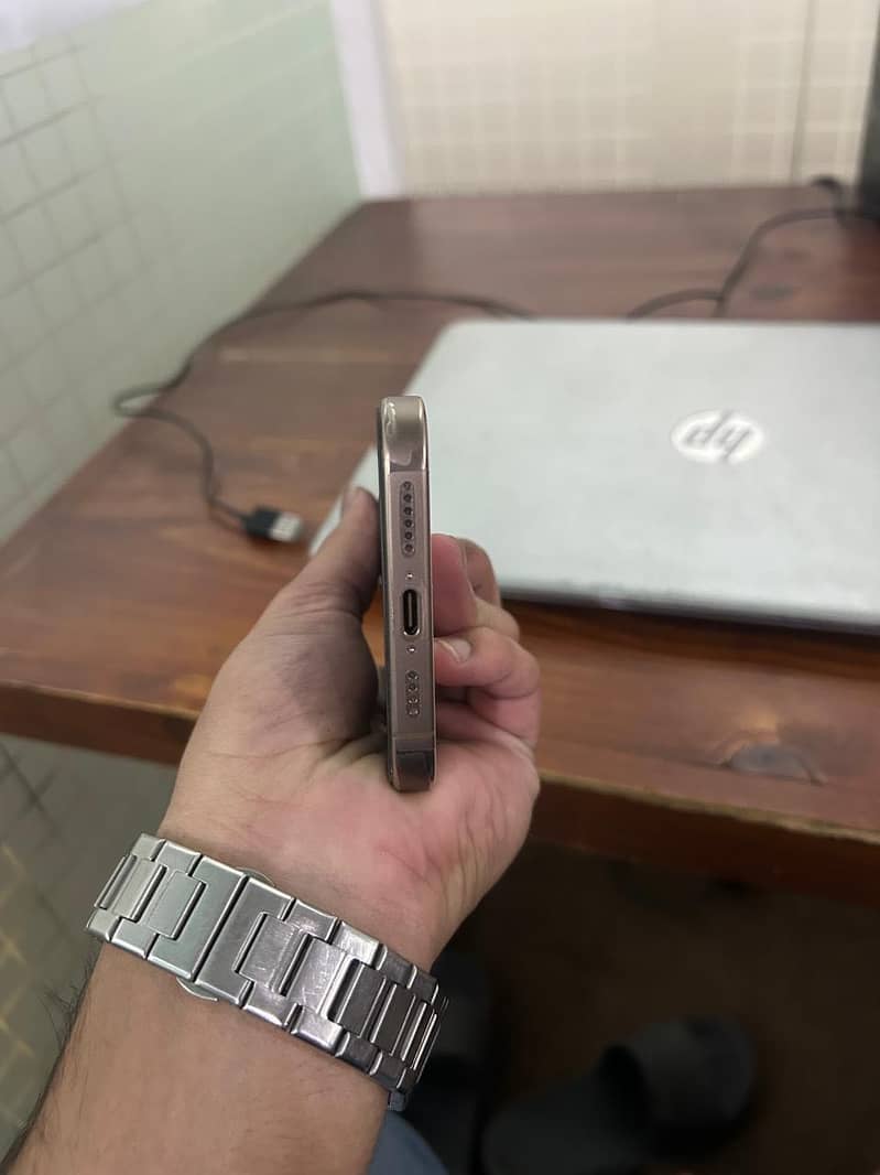 Iphone 16 pro max 4
