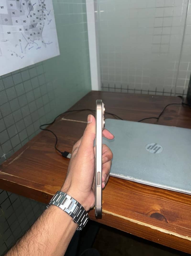 Iphone 16 pro max 5