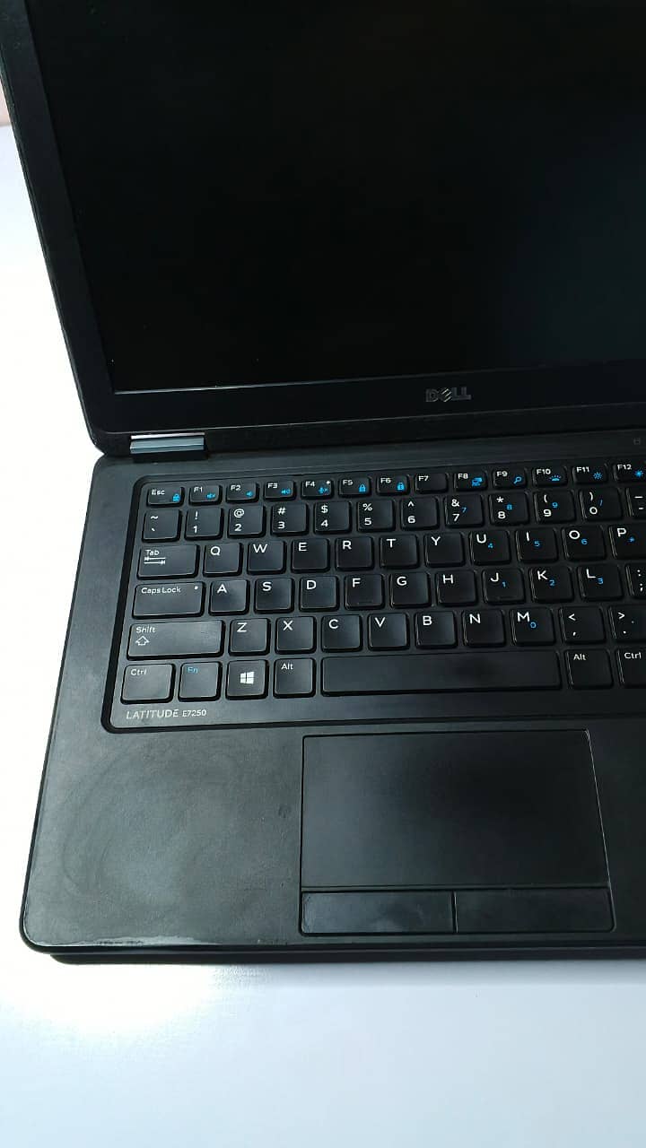 Dell Latitude E7250 2