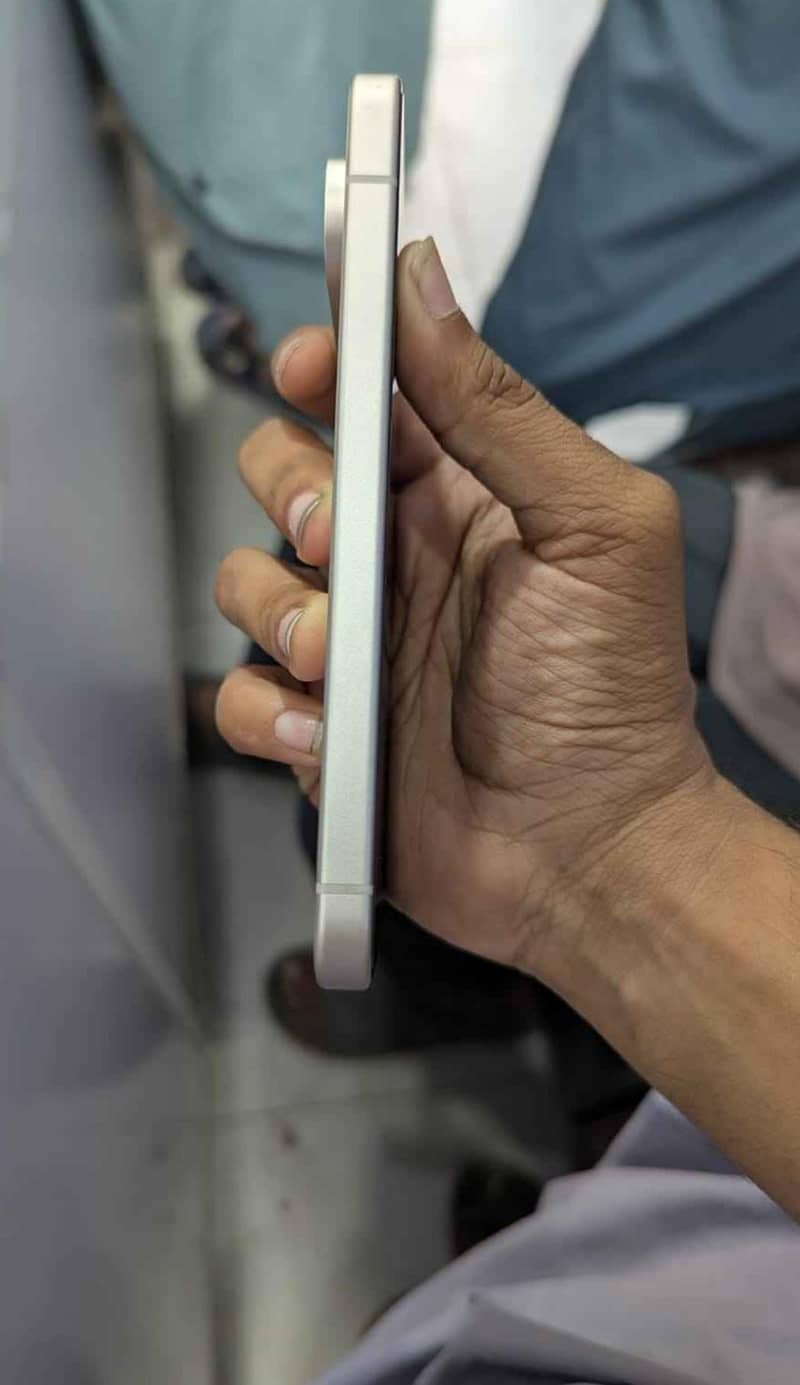 Google Pixel 9 4