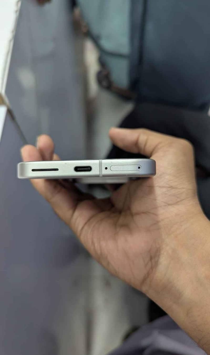 Google Pixel 9 6