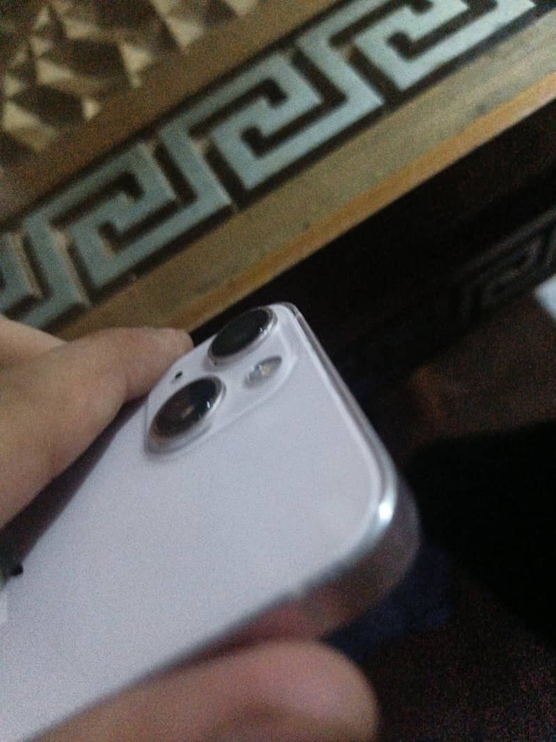 Apple iPhone 13 mini 4