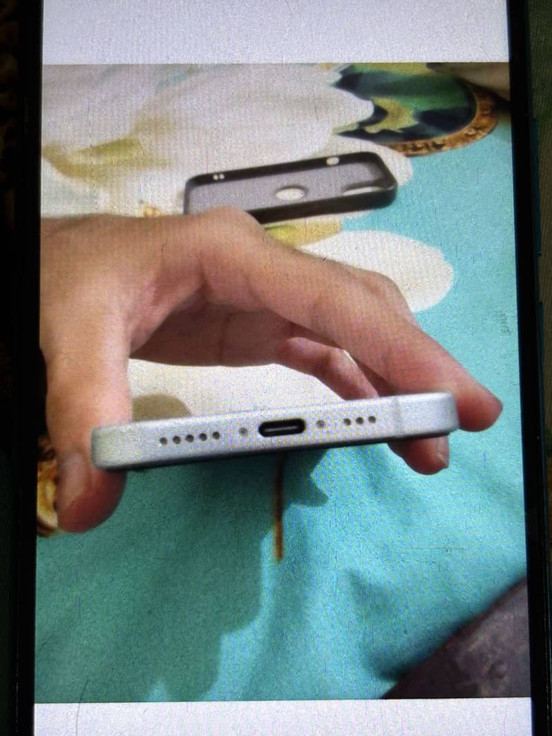 Apple iPhone 15 4