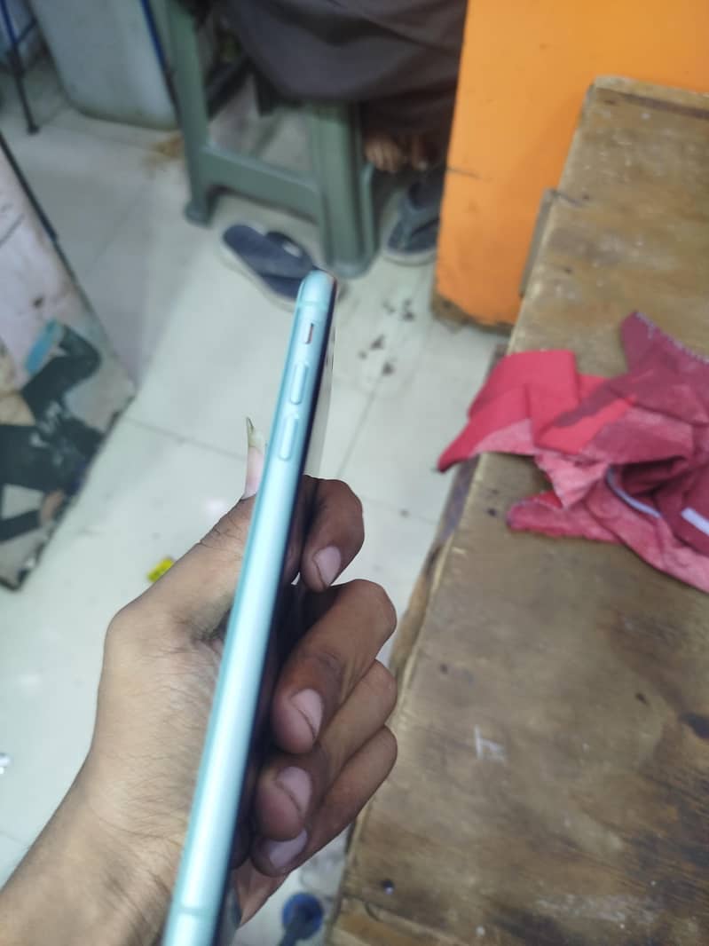 Apple iPhone 11 3