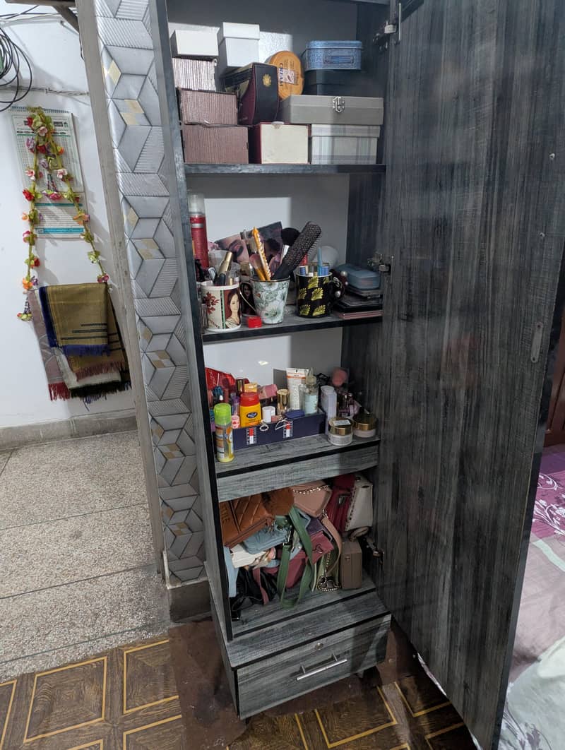 dressing table 0