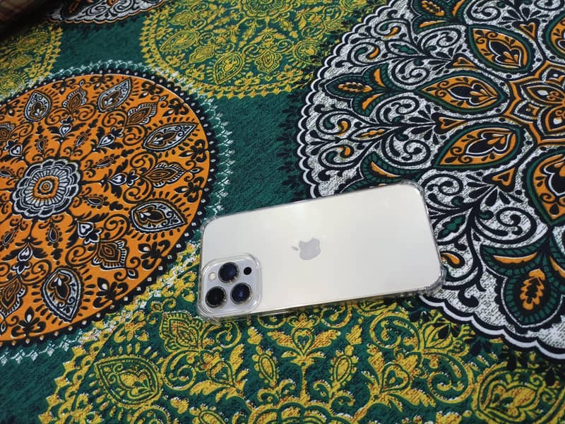 Apple iPhone 13 Pro Max 0