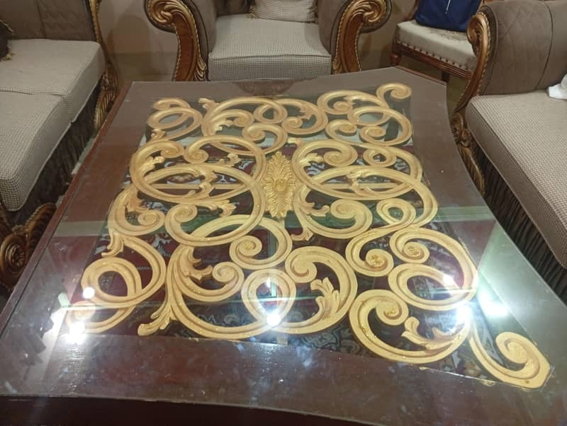 Big Central Table Good condition 9