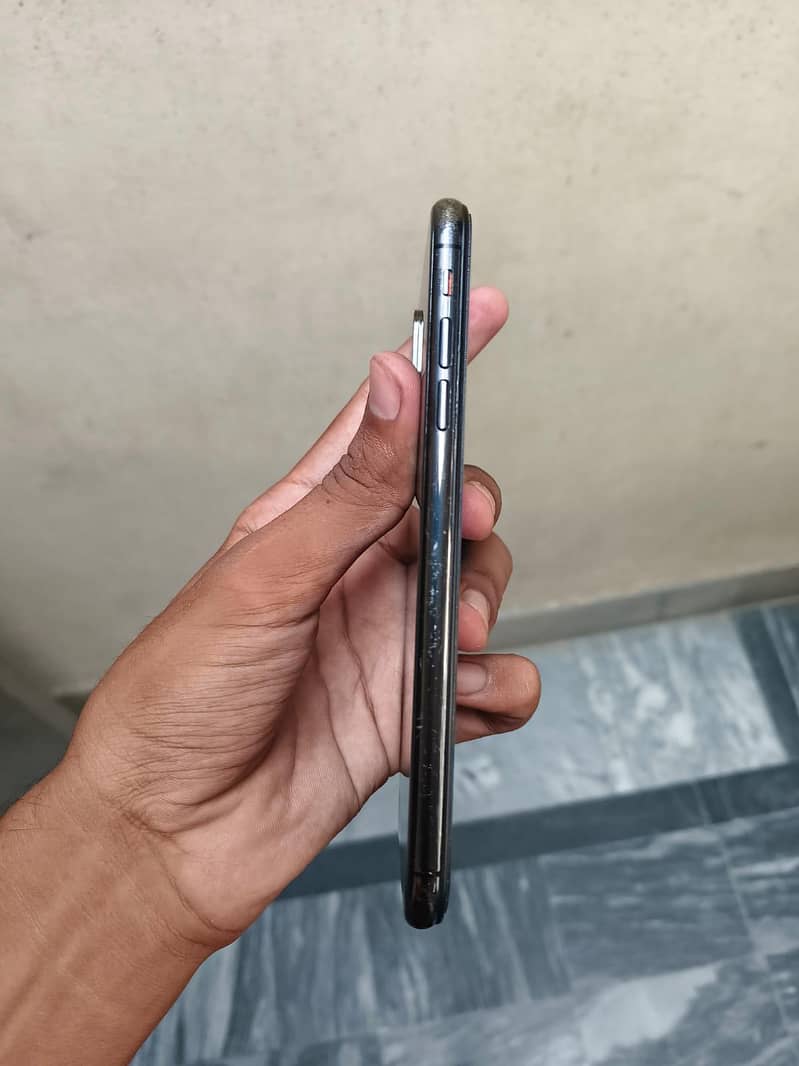 Apple iPhone X 3