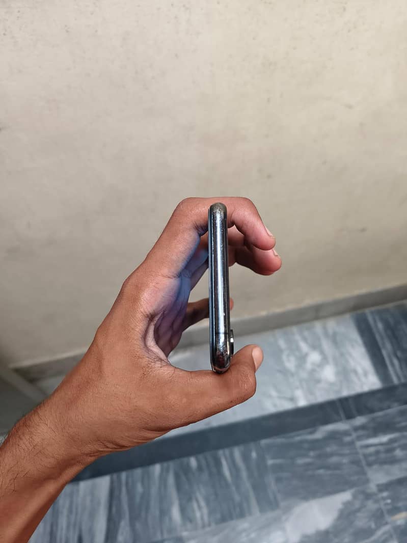Apple iPhone X 6