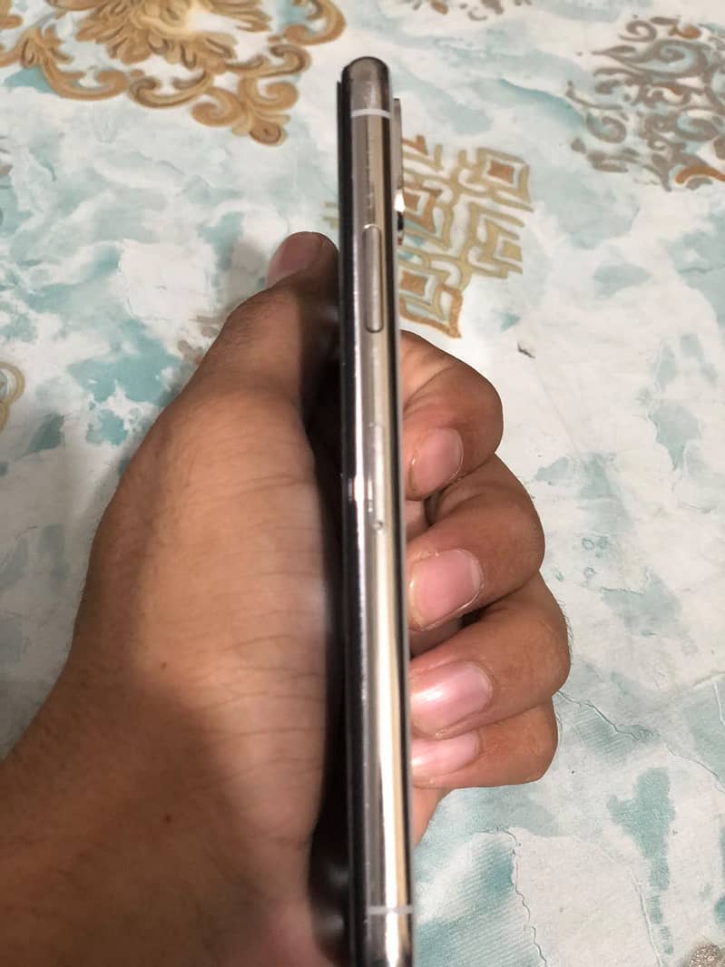 Apple iPhone X 3
