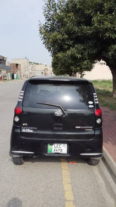 Daihatsu Mira 2011