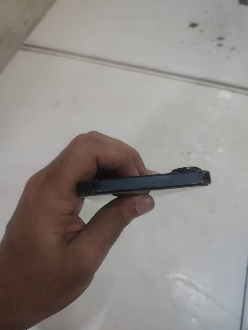 Apple iPhone 16 Plus 3