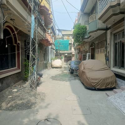 Investors Should sale This House Located Ideally In Toheed Park