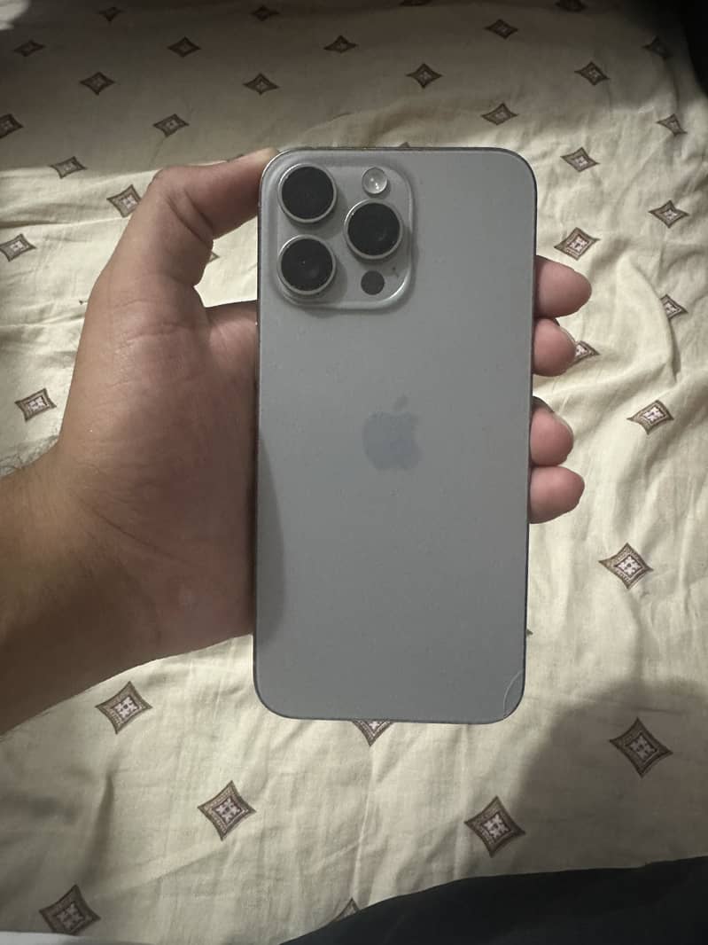 Apple iPhone 15 Pro Max 0