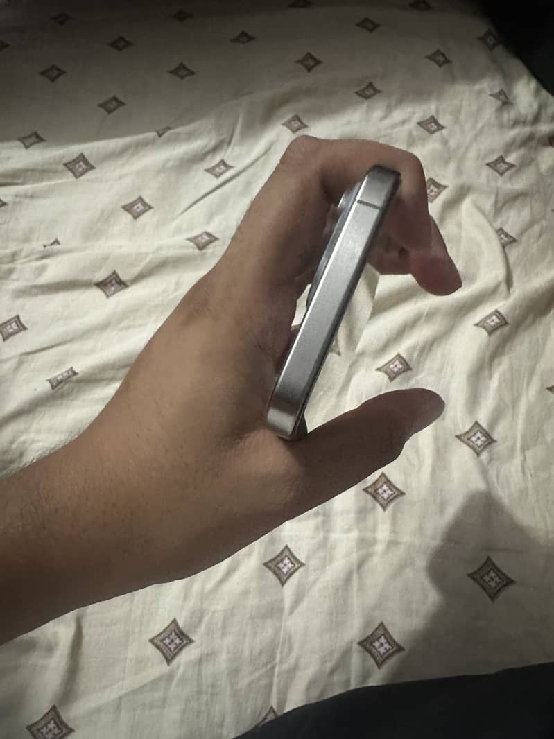 Apple iPhone 15 Pro Max 2
