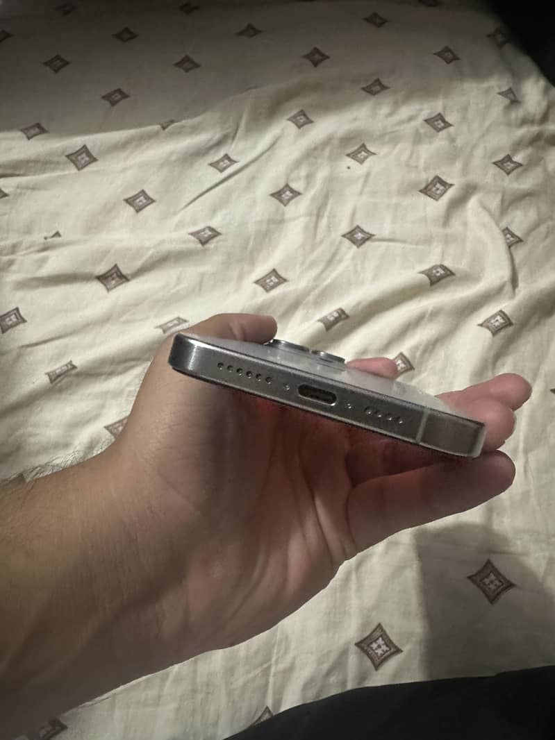 Apple iPhone 15 Pro Max 3