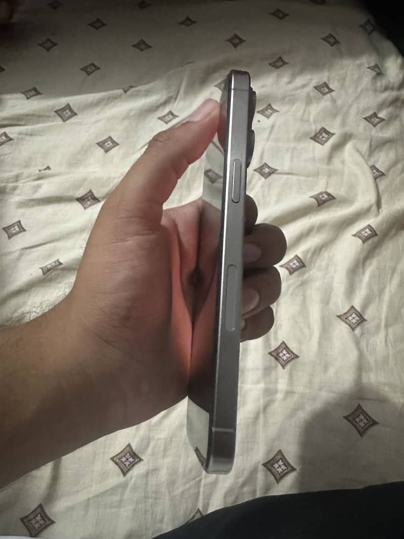 Apple iPhone 15 Pro Max 5