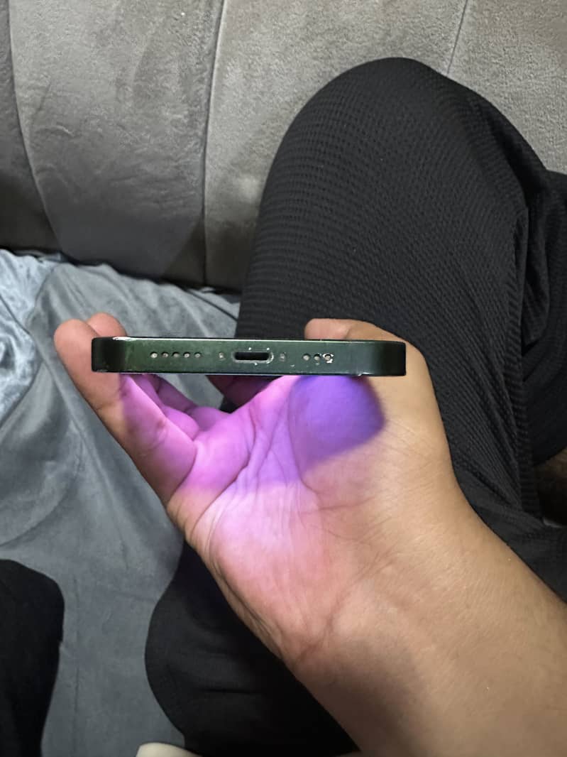 Apple iPhone 13 4