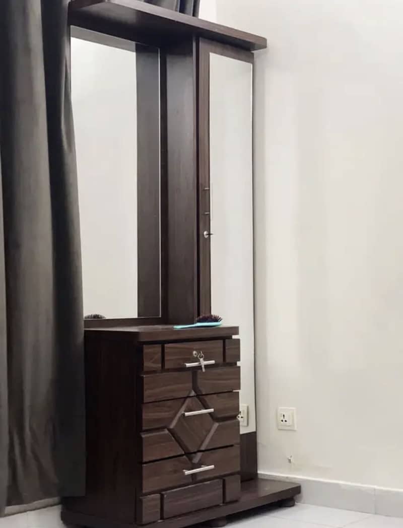 Dressing table with mirror 1