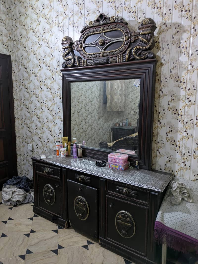 Bed and Dressing table 4