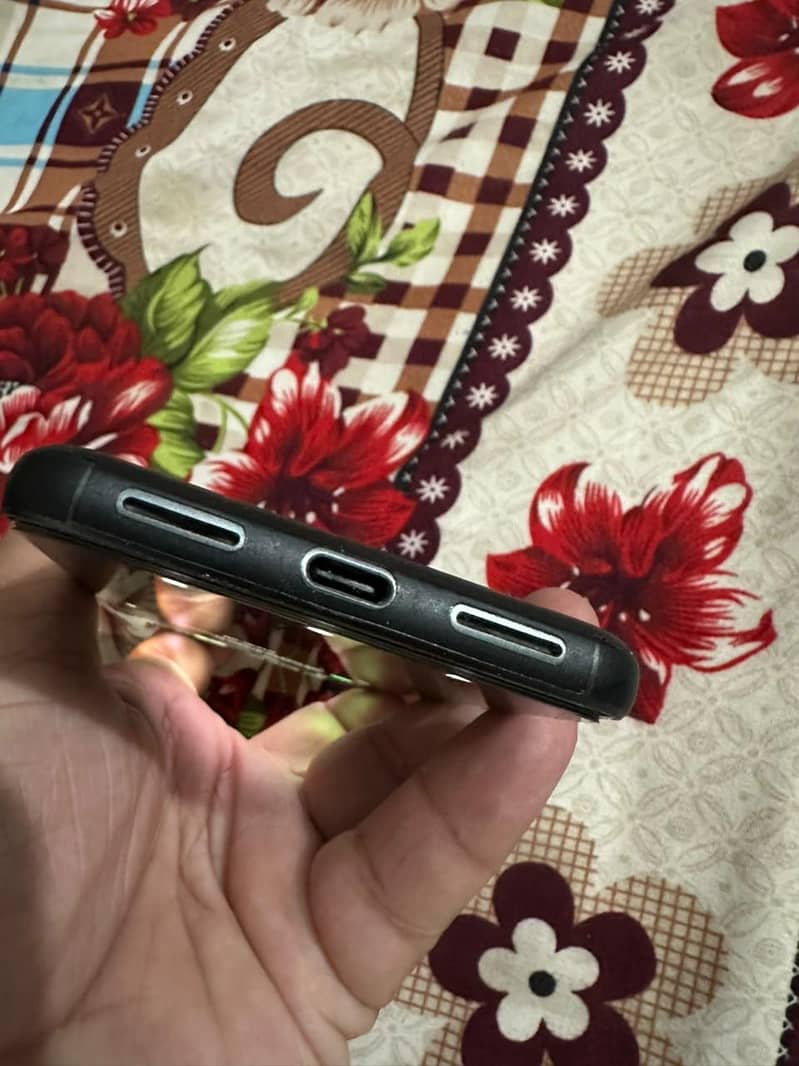 Google Pixel 8 4
