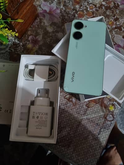 Vivo Y03 . . . . . . 4+4 128(Totally genuine)