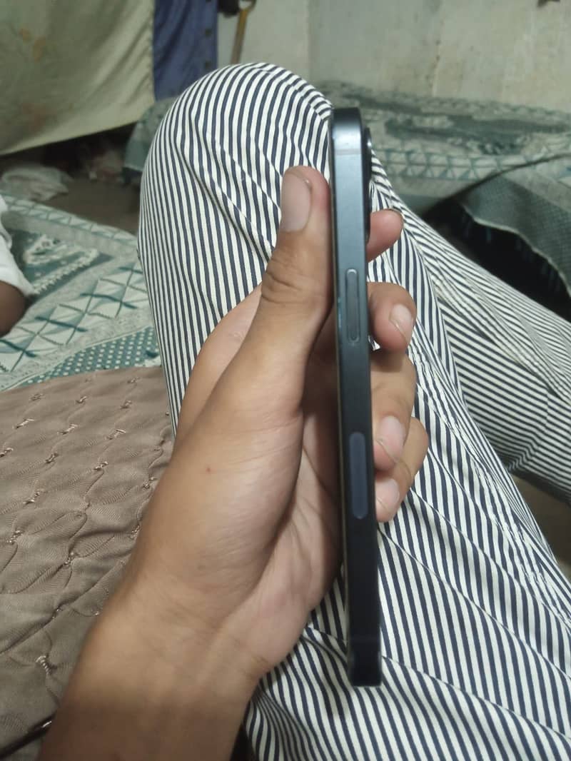 Apple iPhone 13 3