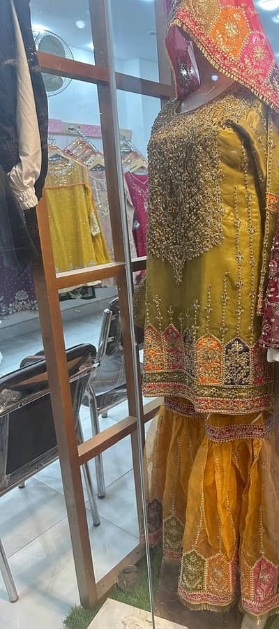 Mehndi design suit for bridal