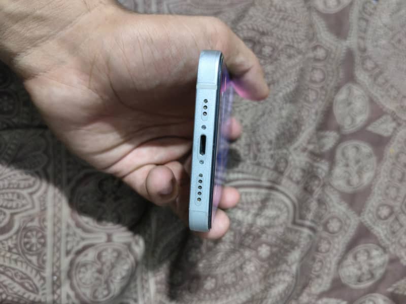 Apple iPhone 13 2
