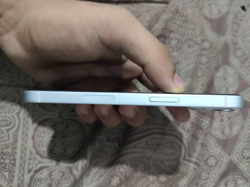 Apple iPhone 13 3