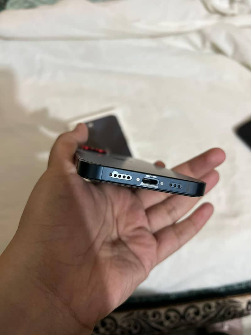 Apple iPhone 13 5