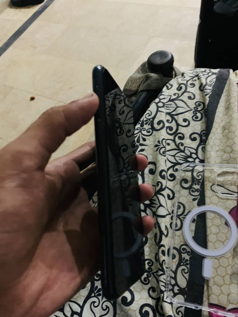 Apple iPhone 11 Pro Max 4