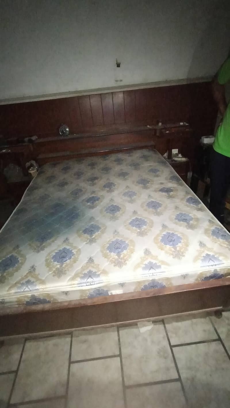 king bed dressing table 1