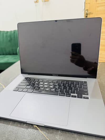 MacBook Pro 16” [2019] | Core i7 | 16GB RAM | 512GB SSD | 4GB GPU