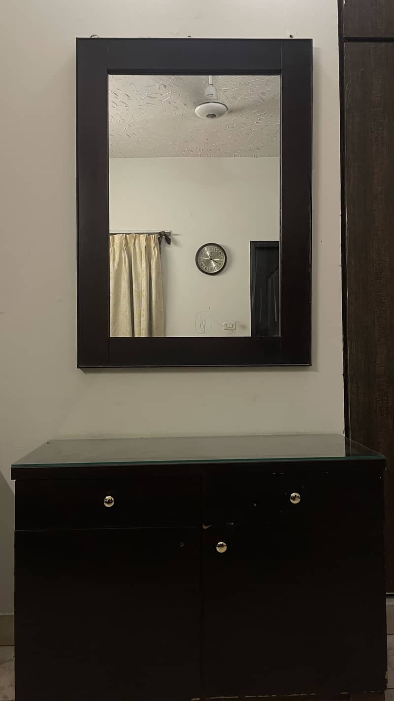 Dressing table with mirror 4