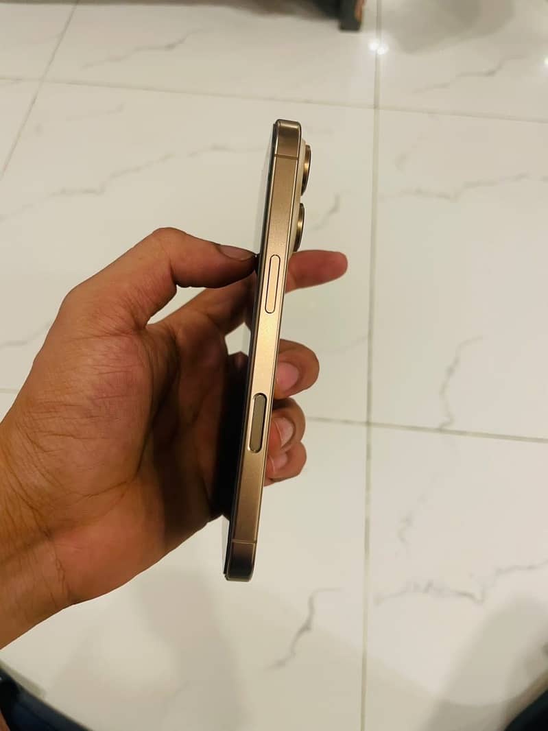 Apple iPhone 16 Pro 1