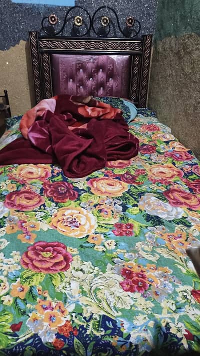 iron 2 single bed new condition ma h