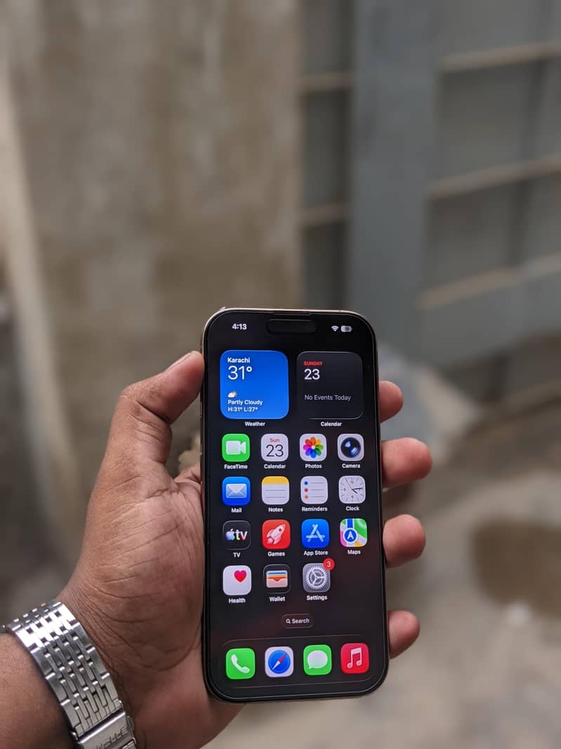 Apple iPhone 16 Pro 2