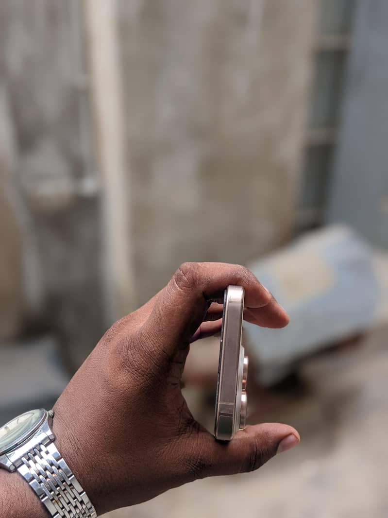 Apple iPhone 16 Pro 5