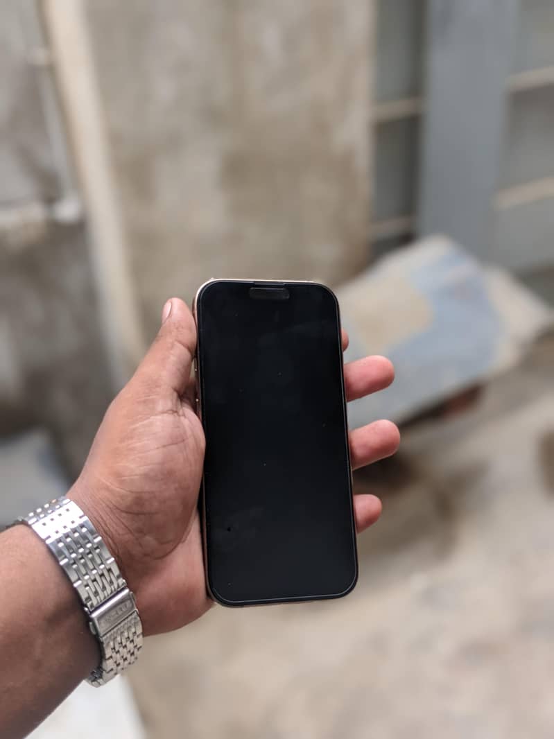 Apple iPhone 16 Pro 7