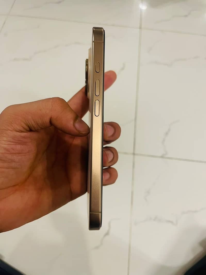Apple iPhone 16 Pro 4