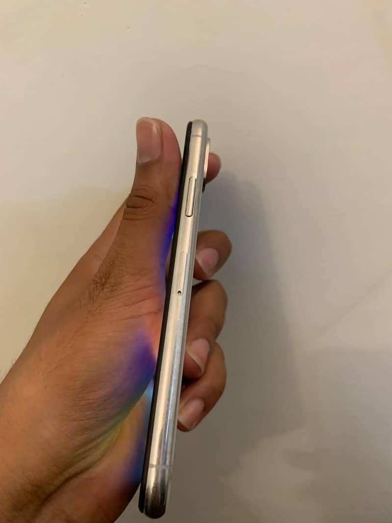 Apple iPhone X 4