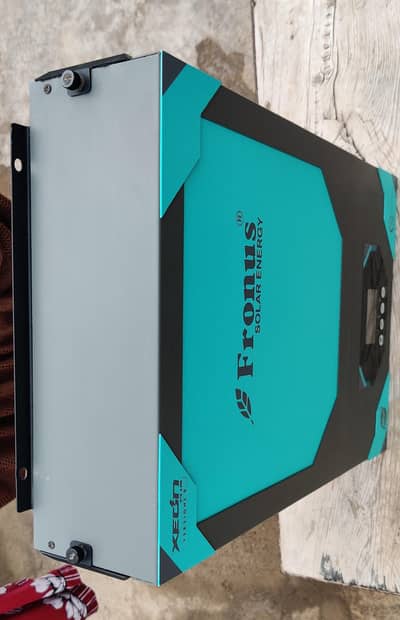 FRONUS XEON PLUS 3200VA / 3000W — 10/10 CONDITION