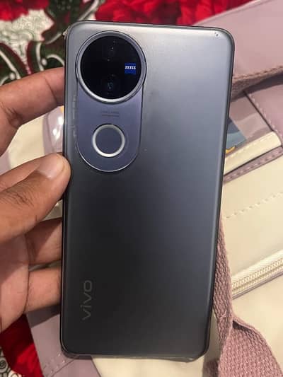 Vivo V50