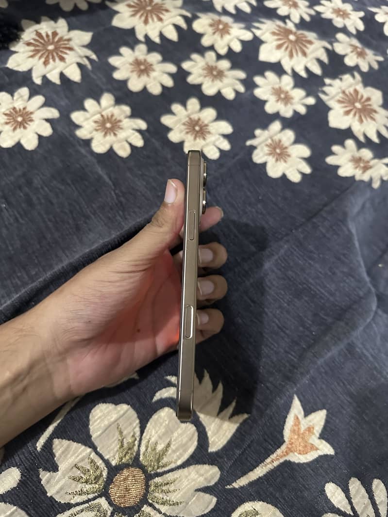 Apple iPhone 16 Pro Max 3